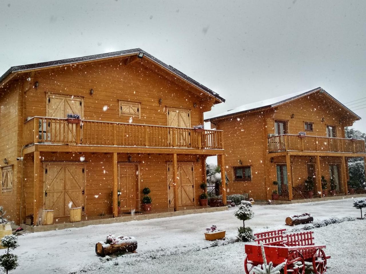 Kastor Chalets Ambelókipi Kültér fotó