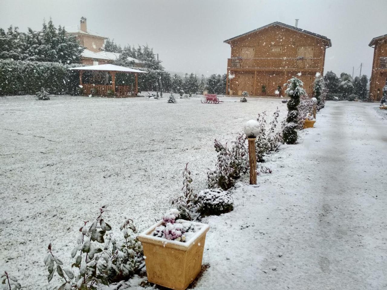 Kastor Chalets Ambelókipi Kültér fotó